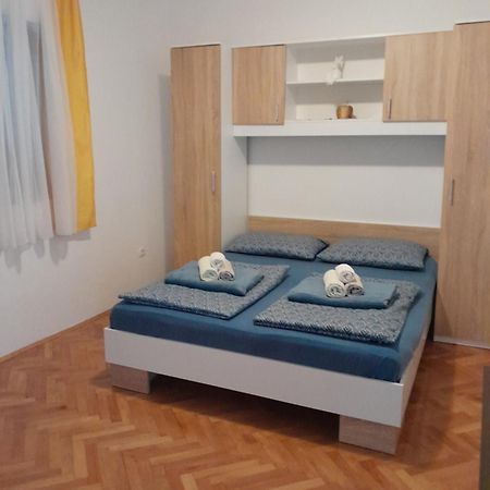 Apartman Larus Starigrad Paklenica Exterior photo